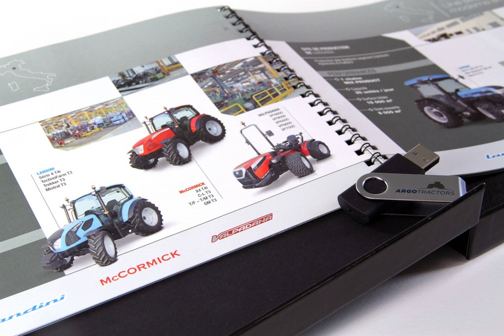 Coffret, plaquette et clef USB pour Argo Tractors