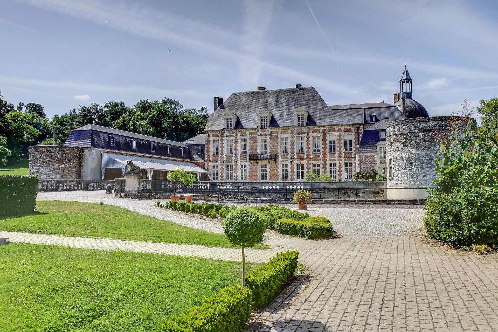 Façade du Château d'Étoges (51, Marne)