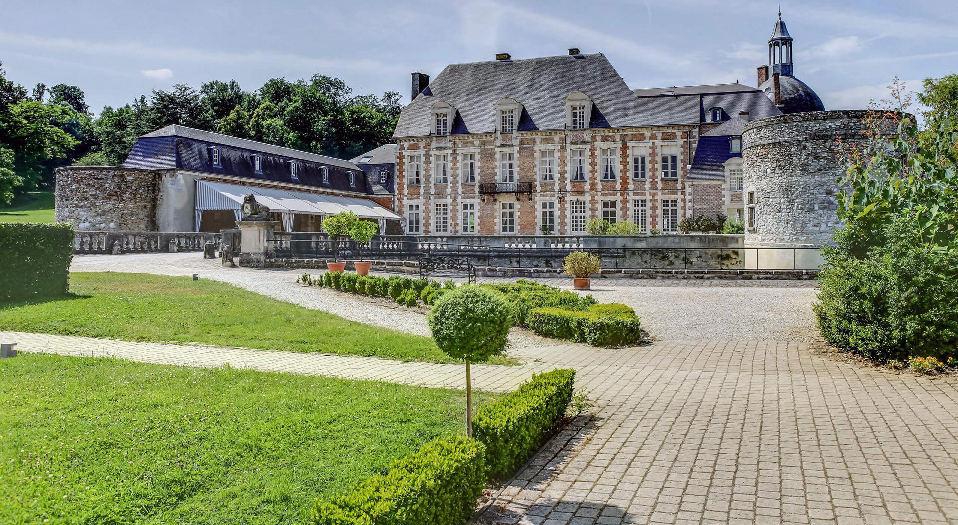facade-chateau-d-etoges-2 facade-chateau-d-etoges-2